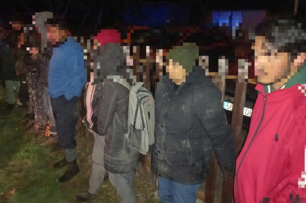 15 illegális migránst csempészett a 22 éves szerb