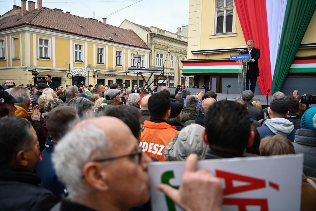Orbán Viktor: Most a kérdés az, hogy háború vagy béke
