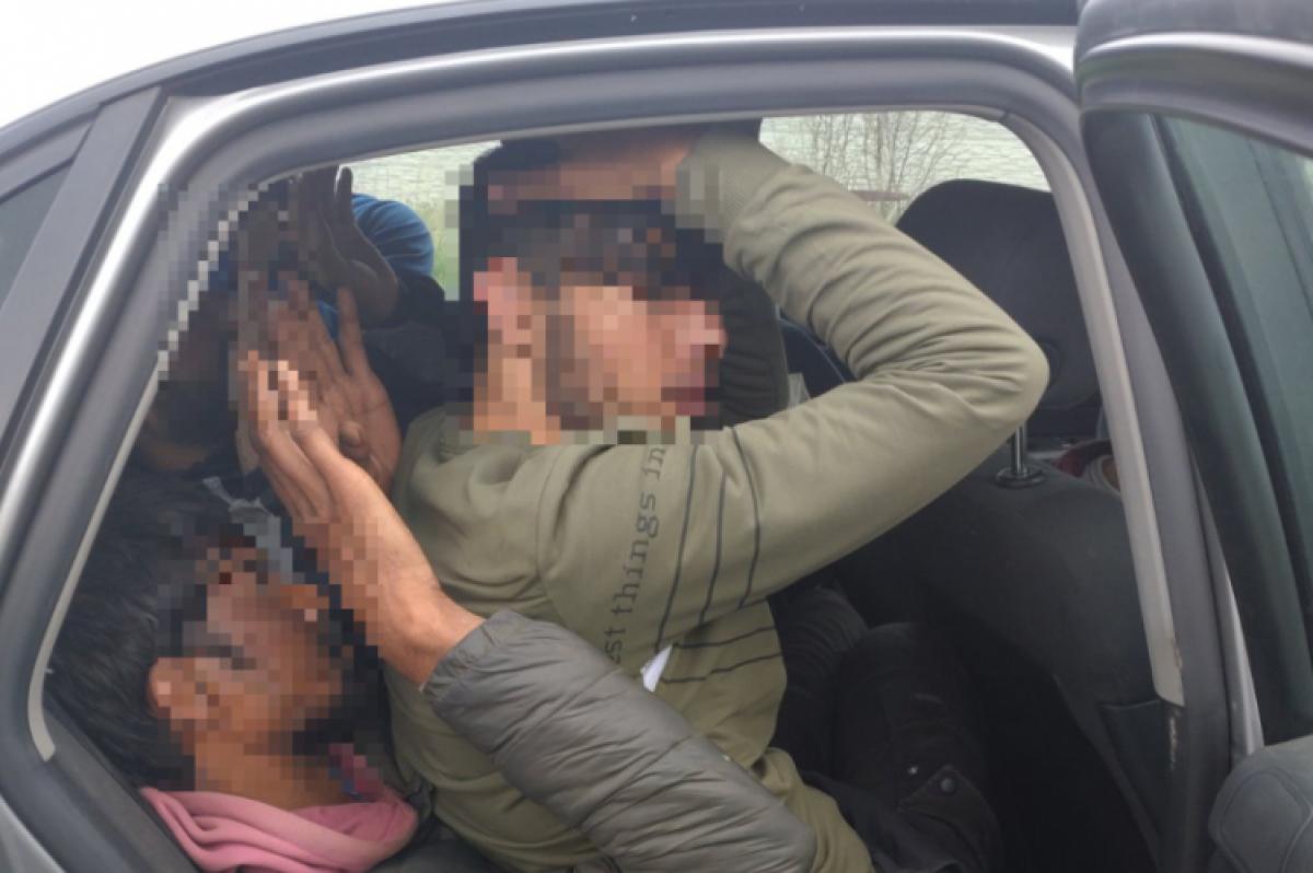 MigránsTaxi: Magyar férfi próbált migránsokat csempészni Pest megyében