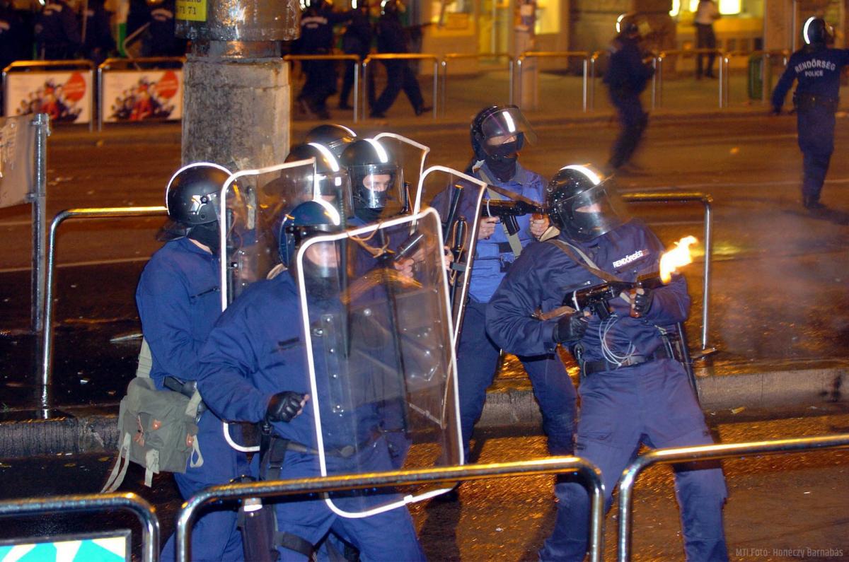Schiffer: 2003-tól kezdve az MSZP–SZDSZ-kormányok nyíltan politikai célokra használták fel a rendőrséget a különböző tüntetéseknél