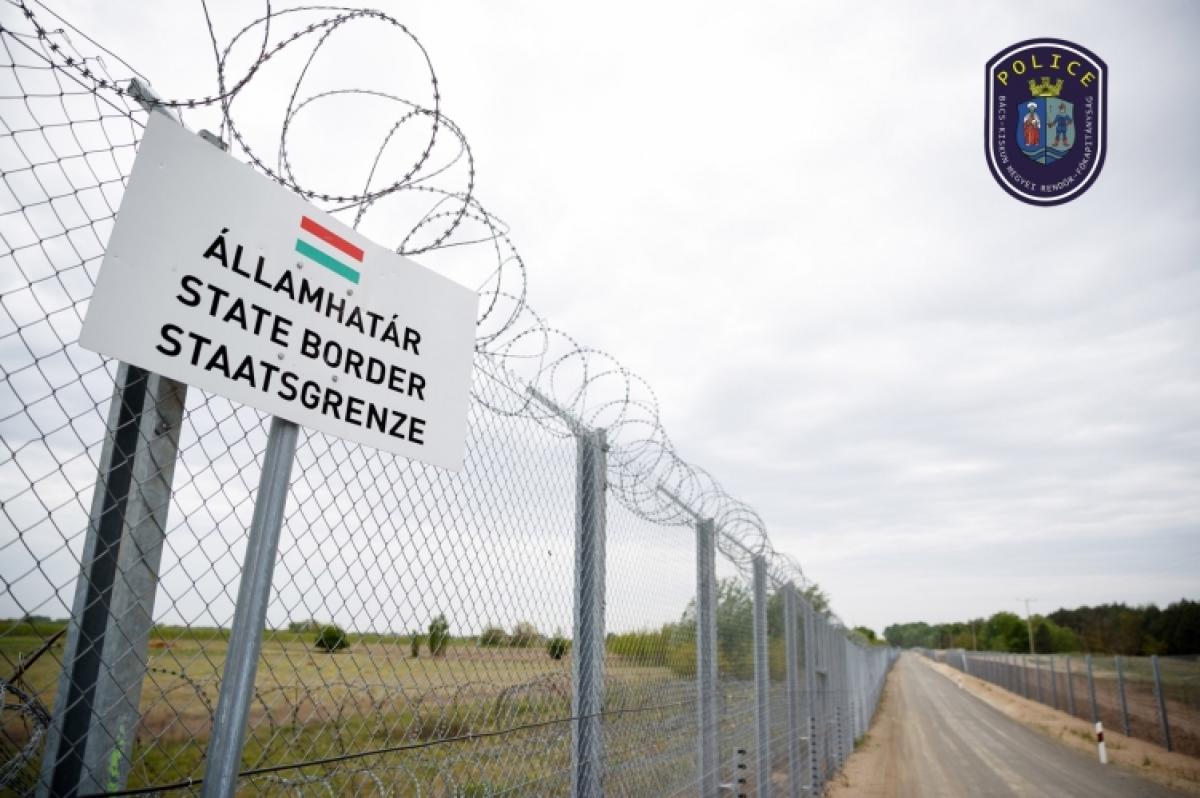 Kettős elfogás: Cseh embercsempész és 25 illegális migráns