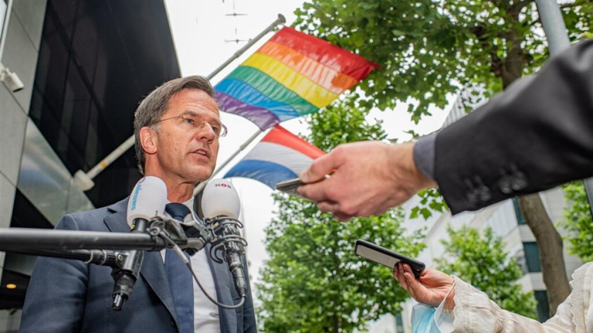 Holland miniszterelnök: Térdre, magyarok