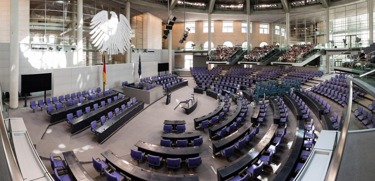 Németország: a Bundestag szeptember 30-ig meghosszabbította a járványügyi vészhelyzetet, azaz a német kormány különleges felhatalmazását