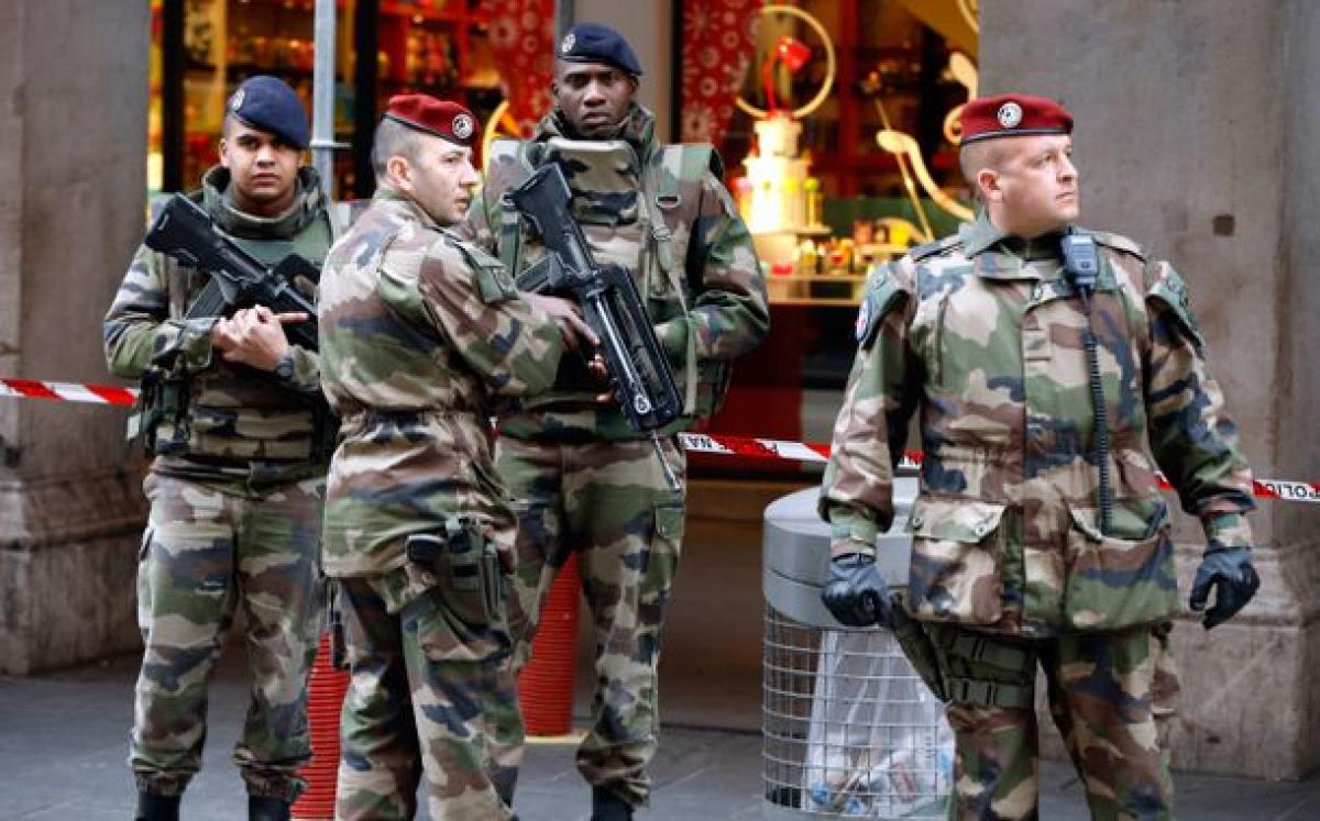 „A haza túlélése a tét” – újabb nyílt levelet címeztek Macronnak francia katonák