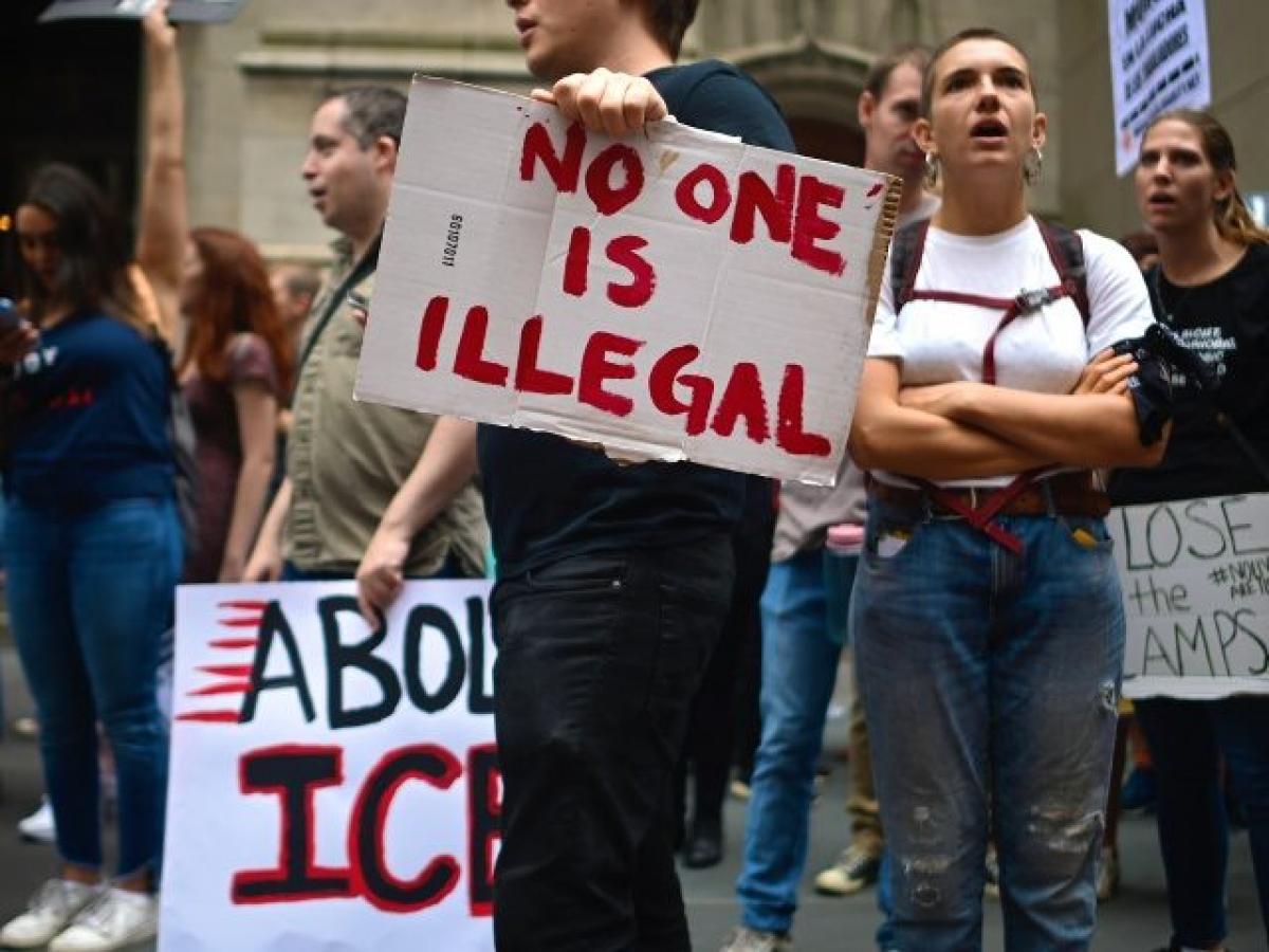 Szép új világ: Biden betiltotta "bevándorló” és az "illegális bevándorló" kifejezéseket