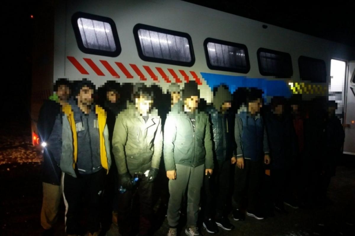 Álprobléma: négy nagyobb csoportban 83 illegális migránst tartóztattak fel az éjszaka
