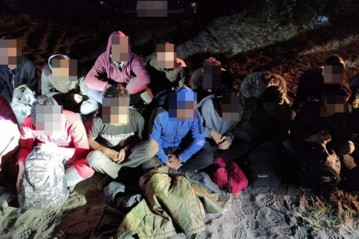 Hármas elfogás: 40 illegális határsértő rendőrkézen