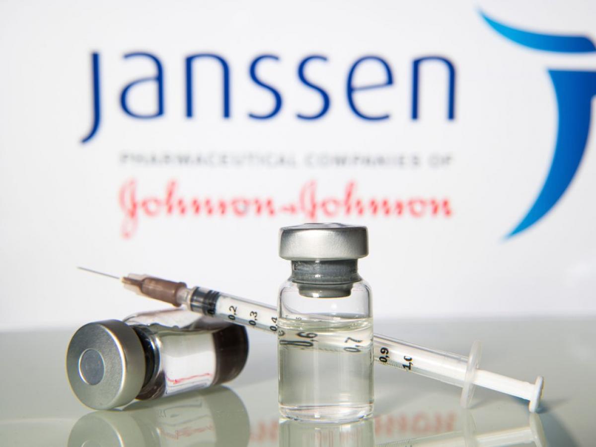 Az Európai Gyógyszerügynökség figyelmeztetést adott ki a Janssen vakcinájának ritka mellékhatásáról