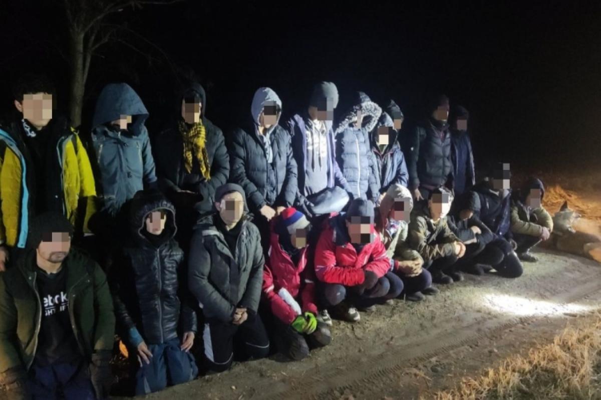 Hihetetlen razzia: Összehangolva elfogtak 2 MigránsTaxit és 97 illegális migránst