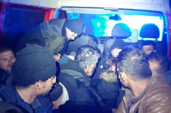 23 migránst csempésző MigránsTaxira csaptak le a rendőrök
