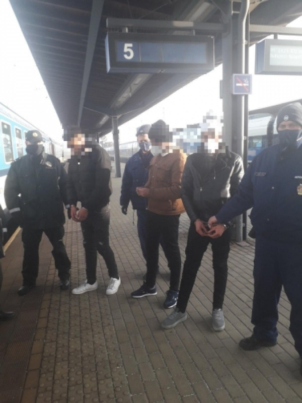 Szlovák és a magyar rendőrök közösen csaptak le a migránsokra