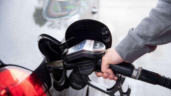 Szerdán a benzin 7, a gázolaj ára 5 forintot esik