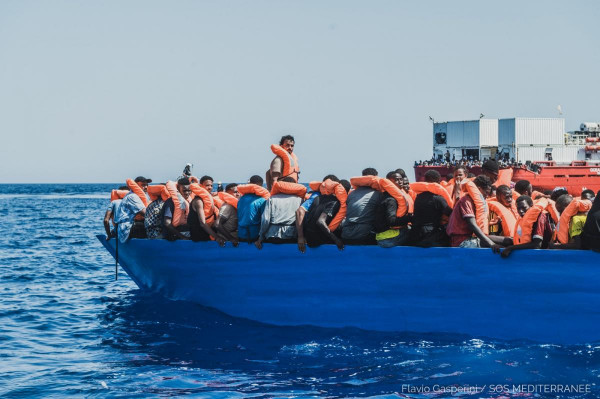 Pillanatokra sem áll le a migránsTAXI: csak a hétvégén 700 főt vettek fel a mentőhajók
