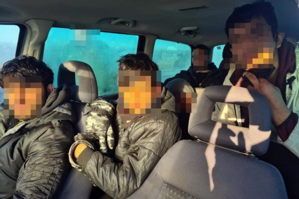 10 főt csempésző MigránsTaxi rendőrkézen