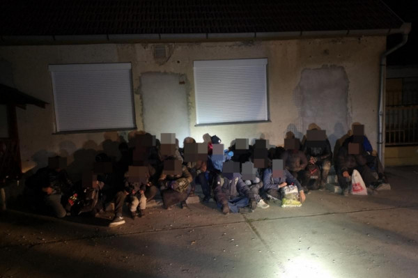 Ma hajnalban újabb 26 fős migránsbandát kaptak el