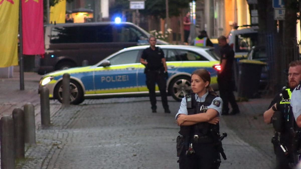 Két család klánja esett egymásnak Németországban: 20 rendőrautóval érkezett rendőrök akadályozták meg a vérontást