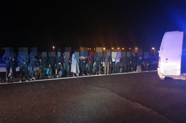 20 illegális migránst csempészett a Pentele hídon