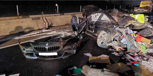 Lopás gyanúja miatt nyomoznak az M3-ason balesetező előválasztási koordinátor kocsijában talált 17 millió forint miatt