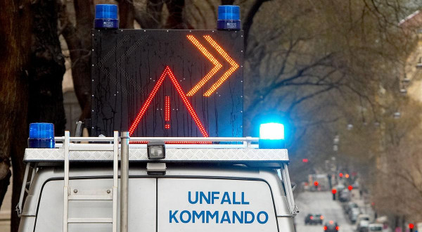 Az osztrák rendőrség szökevényeket keres a Wiener Neustadtban történt késelés után