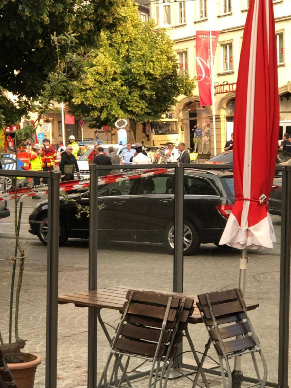 A würzburgi rendőrség megerősítette, hogy a késes támadásnak 3 halottja van